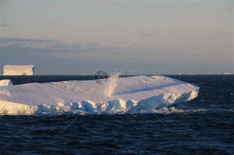 冰山外流|南极洲自然环境的简介（位置、地形、河流、气候、世界之最等）…